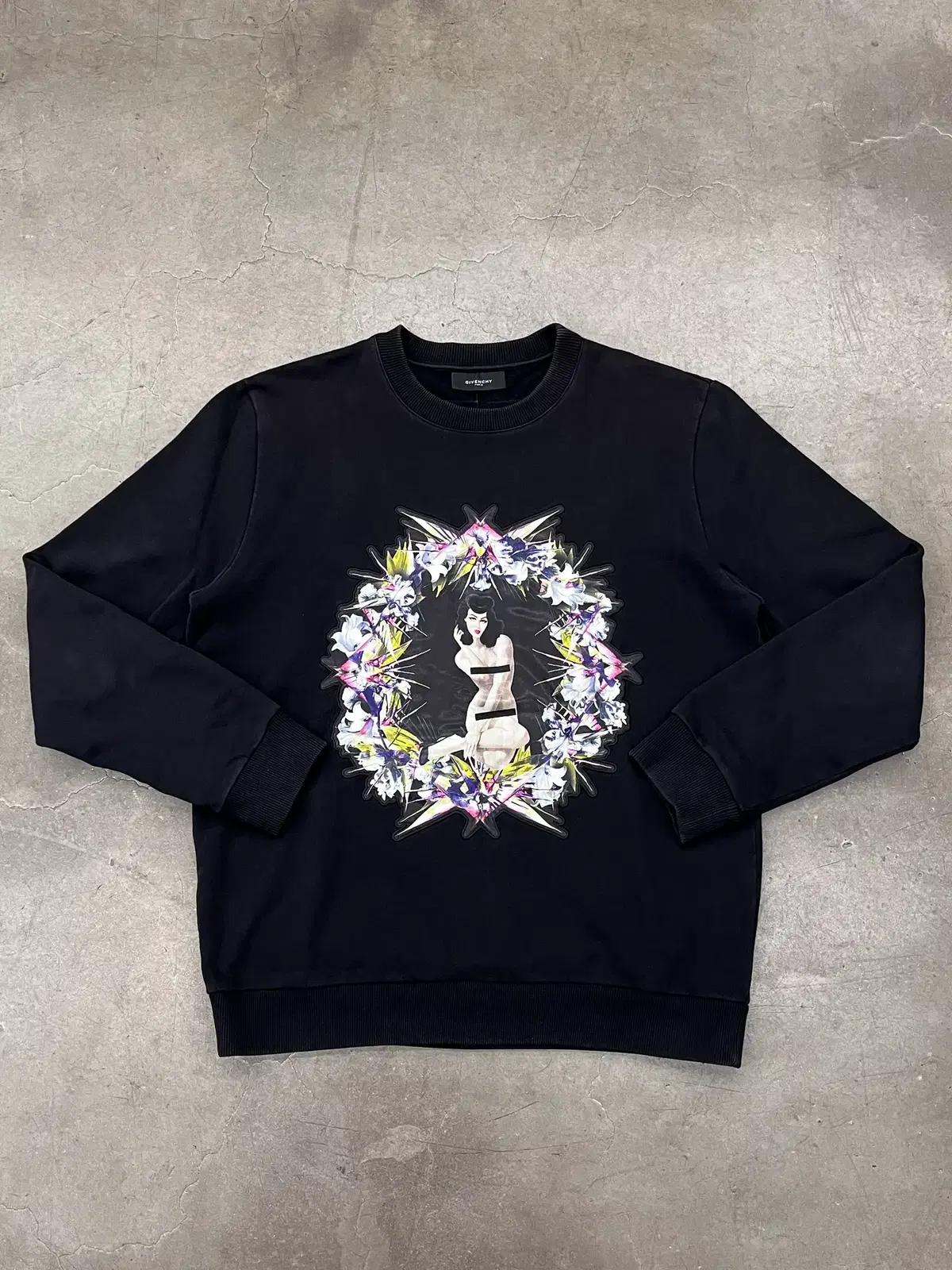 GIVENCHY PIN UP GIRL SWEATSHIRT